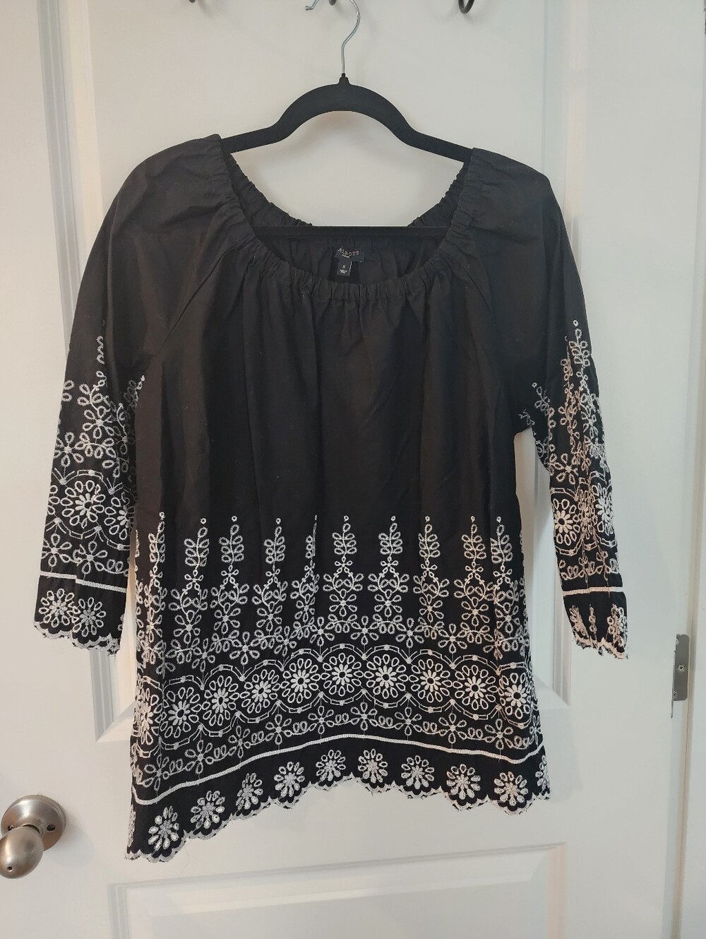 Talbots Black Top with White Floral Embroidery Size 0x.